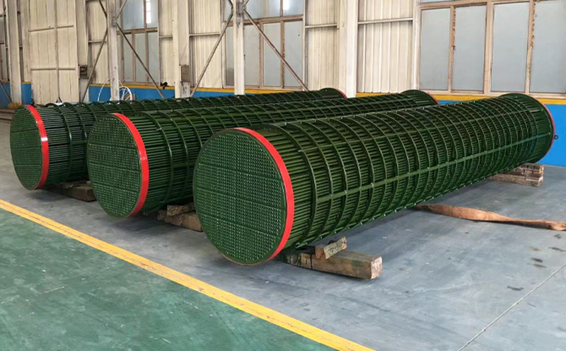 原料精馏塔顶冷凝器管束防腐施工